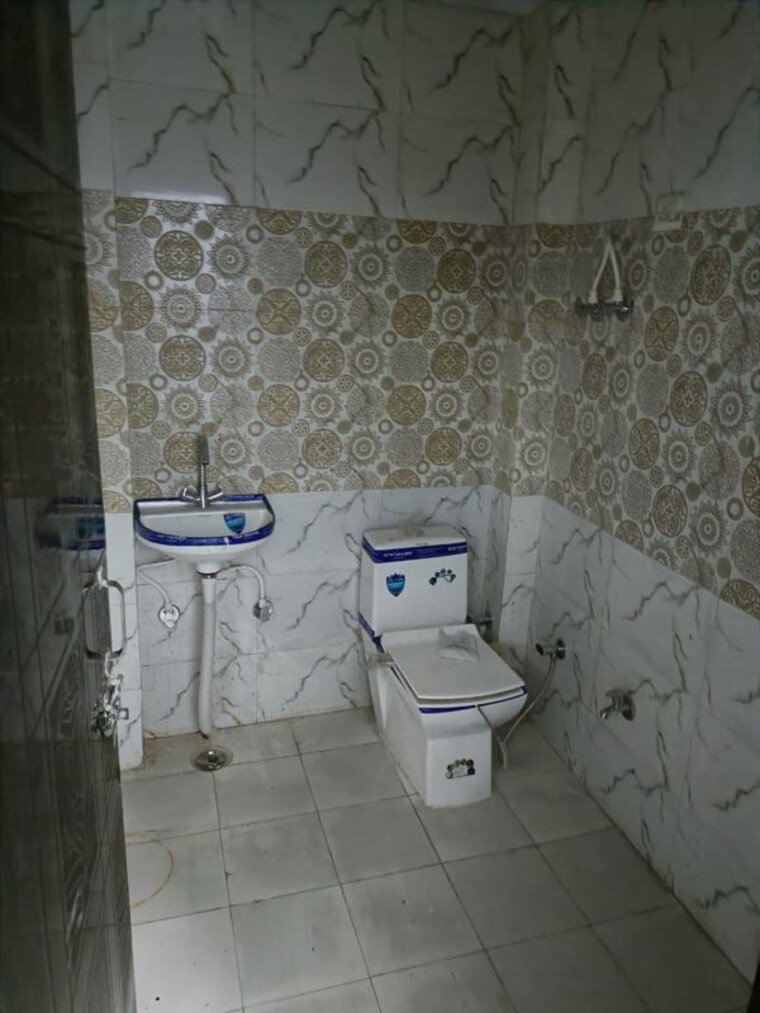 Bathroom, rajendra nagar sector 3 3 Bedroom 1102 Sq.Ft. Builder Floor In Rajendra Nagar Sector 3 Ghaziabad 9793998