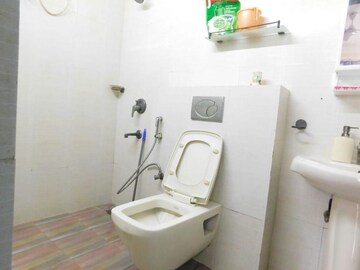 Bathroom in 3 BHK Builder Floor at Rajendra Nagar Sector 3 – for Rent