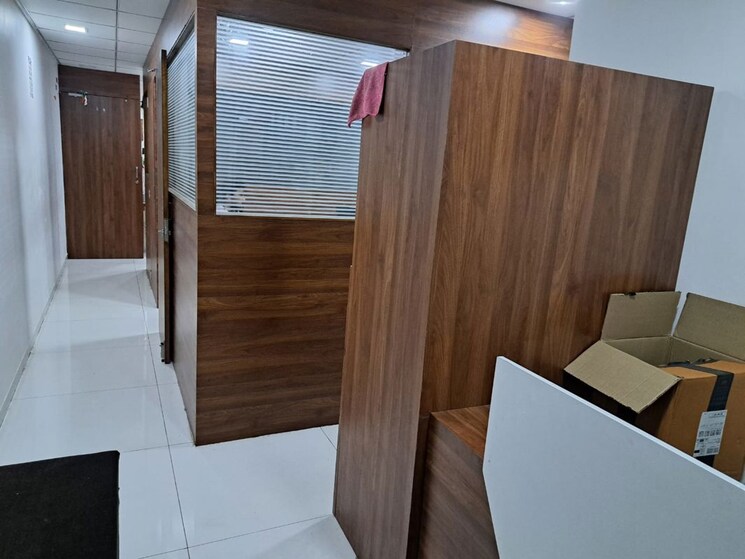 Team Area, muj mahuda Commercial Office Space 1050 Sq.Ft. In Muj Mahuda Vadodara 9794003