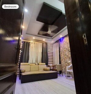 Room in 3 BHK Apartment at Butler Colony – for Rent