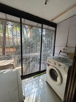 Team Area in 2 BHK Apartment at Juhu Natraj CHS, Vile Parle West – for Sale