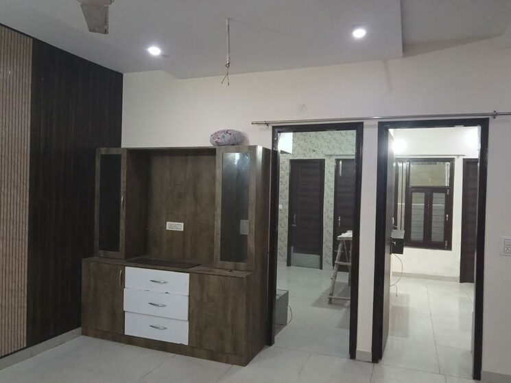 Room, ghazipur 2 Bedroom 100 Sq.Yd. Builder Floor In Ghazipur Zirakpur 9794035