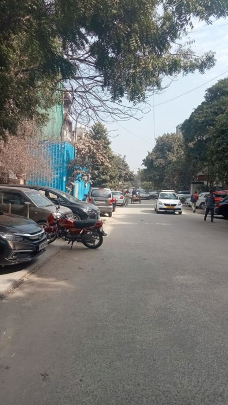  Parking, jasola 4 Bedroom 300 Sq.Yd. Apartment In Jasola Delhi 9794037