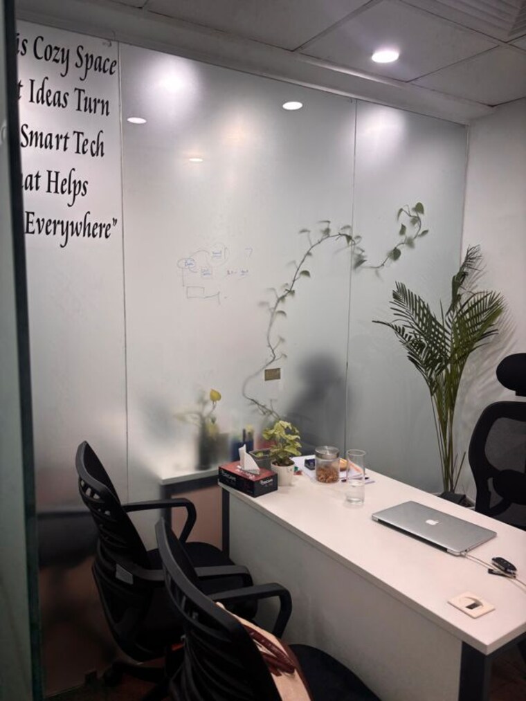 Team Area, emaar-emerald-plaza Commercial Office Space 640 Sq.Ft. In Sector 65 Gurgaon 9794040