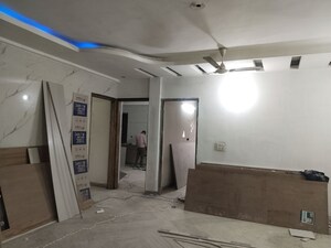 Building Lobby in 4 BHK Builder Floor at Ashoka Enclave Faridabad, Sector 34 – for Rent