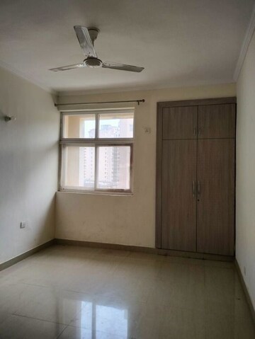 Room in 3 BHK Apartment at Amrapali Silicon City, Sector 76 – for Sale