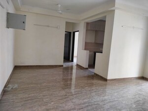 Room in 3 BHK Apartment at Amrapali Silicon City, Sector 76 – for Sale