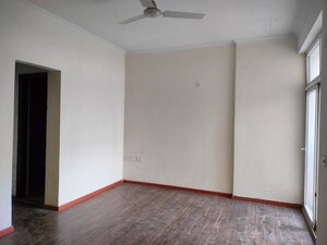Room in 3 BHK Apartment at Amrapali Silicon City, Sector 76 – for Sale