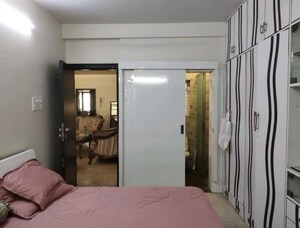 Room in 2 BHK Apartment at Andheri West – for Rent