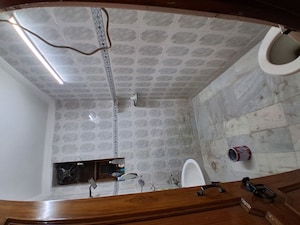 Furnished Amenities in 3.5 BHK Builder Floor at Rajouri Garden – for Rent