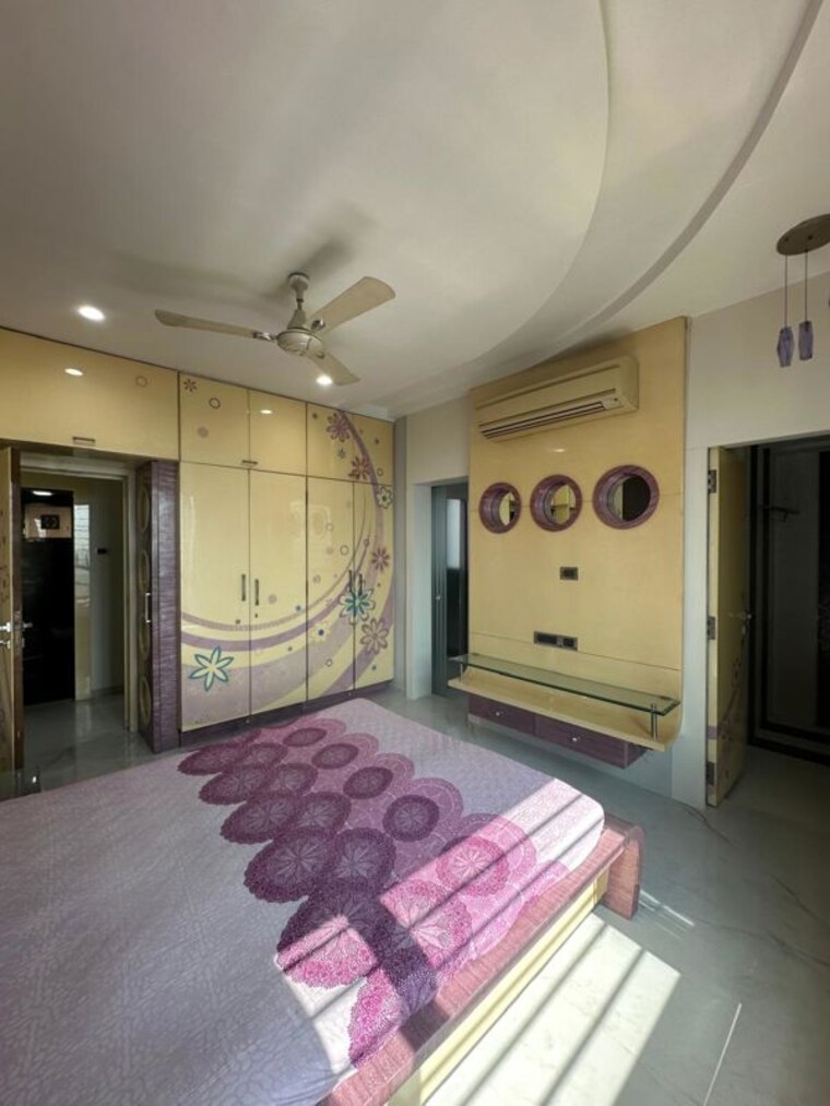 Living Room, oberoi-realty-esquire 5 Bedroom 2732 Sq.Ft. Apartment In Goregaon East Mumbai 9794127