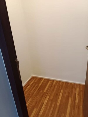 Furnished Amenities in 3 BHK Apartment at Oberoi Exquisite Goregaon, Goregaon East – for Sale