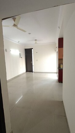 2 BHK Apartment For Rent in Antriksh Golf View