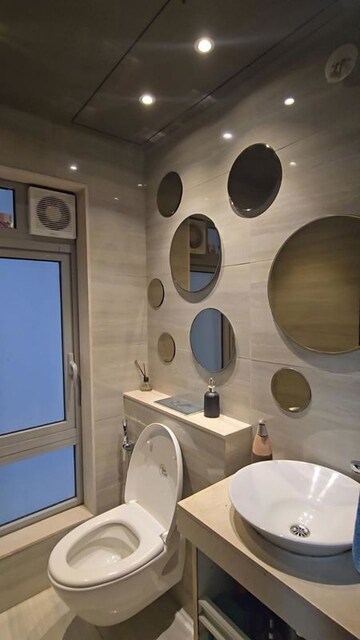 Master Bedroom in 6 BHK Apartment at Oberoi Exquisite Goregaon, Goregaon East – for Sale