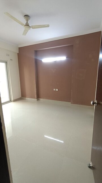 Room in 2 BHK Apartment at Antriksh Golf View, Sector 78 – for Rent