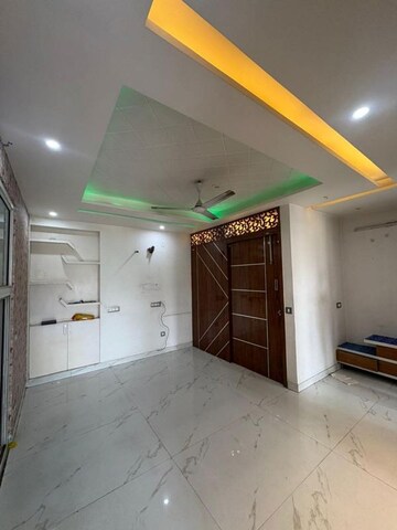 Building Lobby in 4 BHK Apartment at DLF Cyber Park, Sector 20 – for Rent