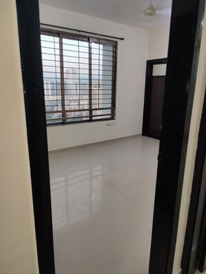 Room in 2 BHK Apartment at Kurla East – for Rent