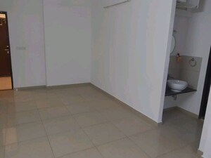 Room in 2 BHK Apartment at Amanora Future Towers, Hadapsar – for Rent