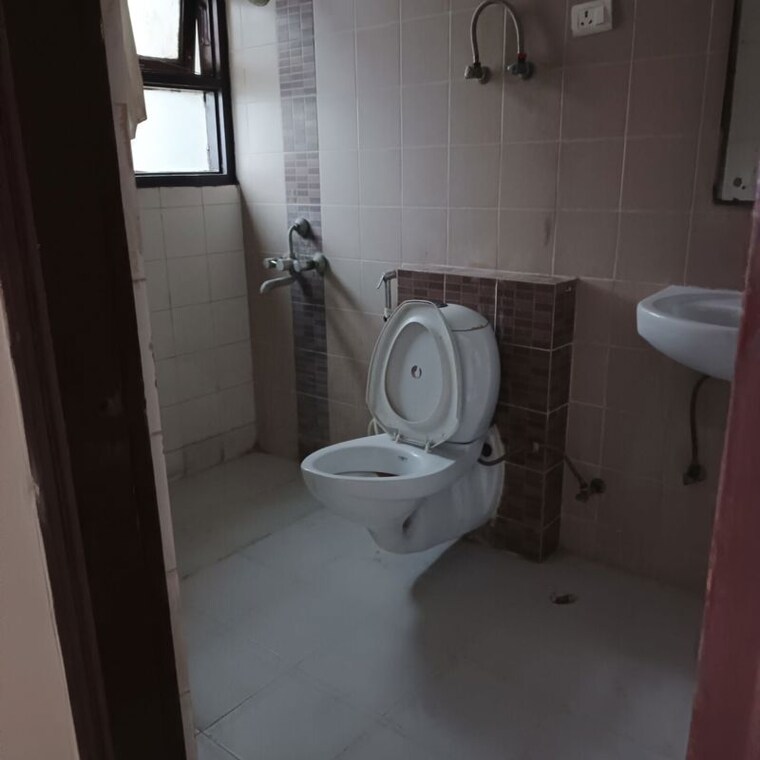 Bathroom, omaxe-heights 2 Bedroom 1100 Sq.Ft. Apartment In Sector 86 Faridabad 9794218