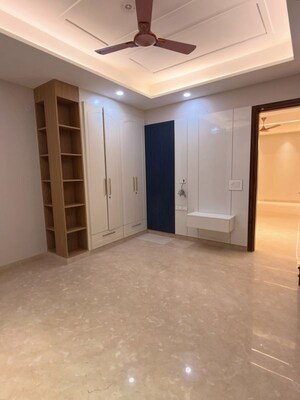 Room in 1.5 BHK Apartment at DLF Cyber SEZ, Sector 24 – for Rent