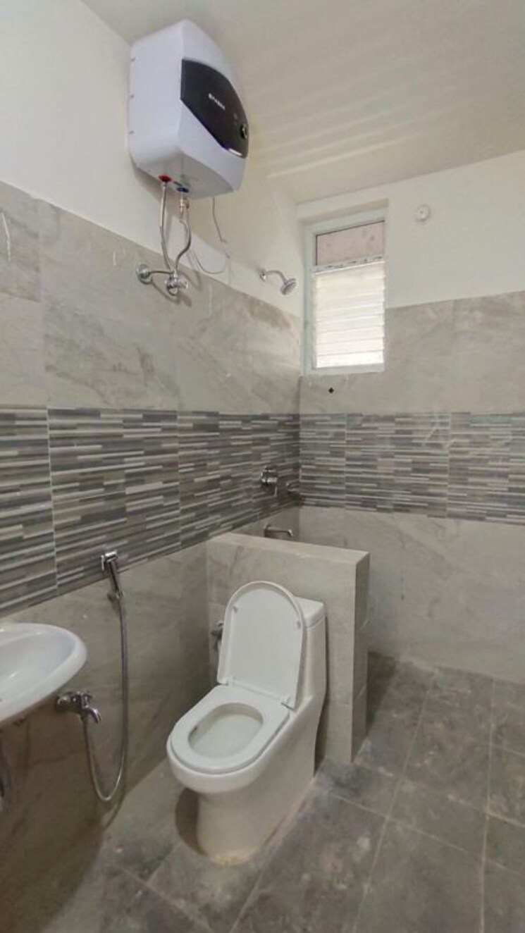 Bathroom, begumpet 3 Bedroom 1750 Sq.Ft. Apartment In Begumpet Hyderabad 9794235
