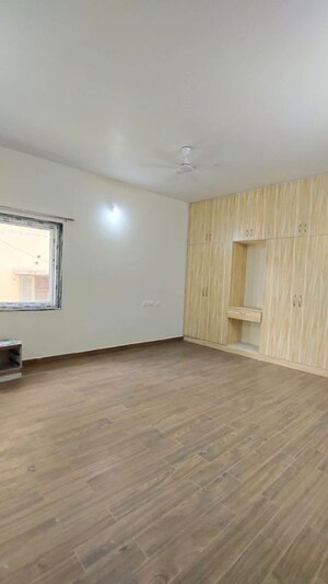 Room in 3 BHK Apartment at Begumpet – for Rent
