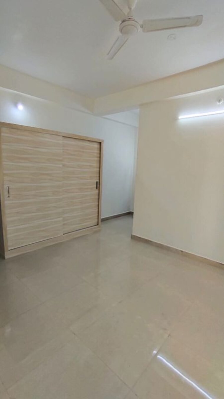 Room, begumpet 3 Bedroom 1750 Sq.Ft. Apartment In Begumpet Hyderabad 9794235