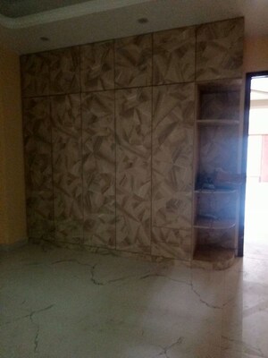 Room in 3 BHK Independent House at RWA Apartments, Sector 31 – for Rent