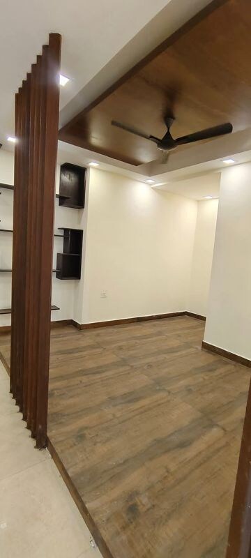 Room in 3 BHK Apartment at DLF Building 10, Dlf Phase ii – for Rent
