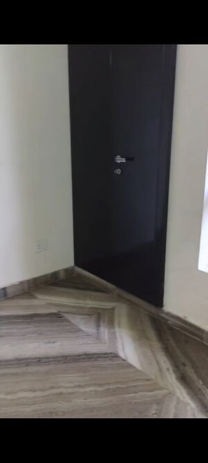 Room in 3 BHK Independent House at RWA Apartments, Sector 31 – for Rent