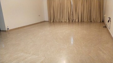 Room in 3 BHK Apartment at Hiranandani Heritage Tower, Powai – for Rent