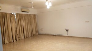 Room in 3 BHK Apartment at Hiranandani Heritage Tower, Powai – for Rent