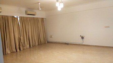 Room in 3 BHK Apartment at Hiranandani Heritage Tower, Powai – for Rent