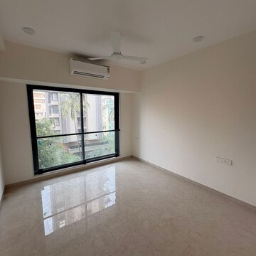 Room in 2 BHK Apartment at Sonata Apartments Bandra West, Chimbai Village – for Rent