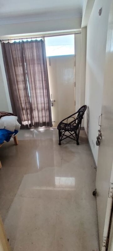 Staircase in 2.5 BHK Apartment at Parsvnath Royale Floors, Uattardhona – for Rent