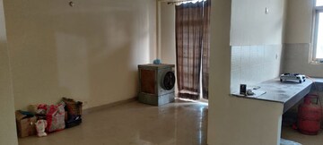 Bathroom in 2.5 BHK Apartment at Parsvnath Royale Floors, Uattardhona – for Rent