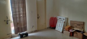 Room in 2.5 BHK Apartment at Parsvnath Royale Floors, Uattardhona – for Rent