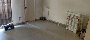 Room in 2.5 BHK Apartment at Parsvnath Royale Floors, Uattardhona – for Rent