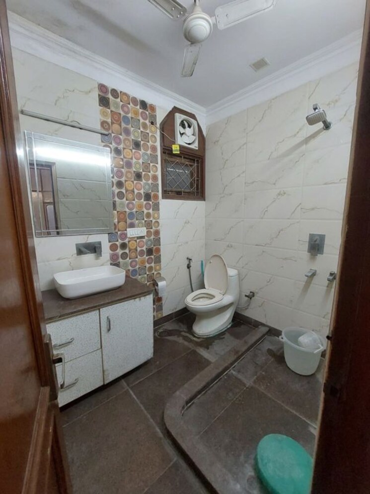 Bathroom, lajpat nagar ii 1 Bedroom 500 Sq.Ft. Builder Floor In Lajpat Nagar ii Delhi 9794307