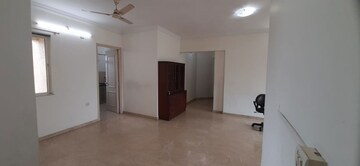 Room in 3 BHK Apartment at Hiranandani Heritage Tower, Powai – for Rent
