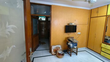Furnished Amenities in 2 BHK Builder Floor at Lajpat Nagar I – for Rent