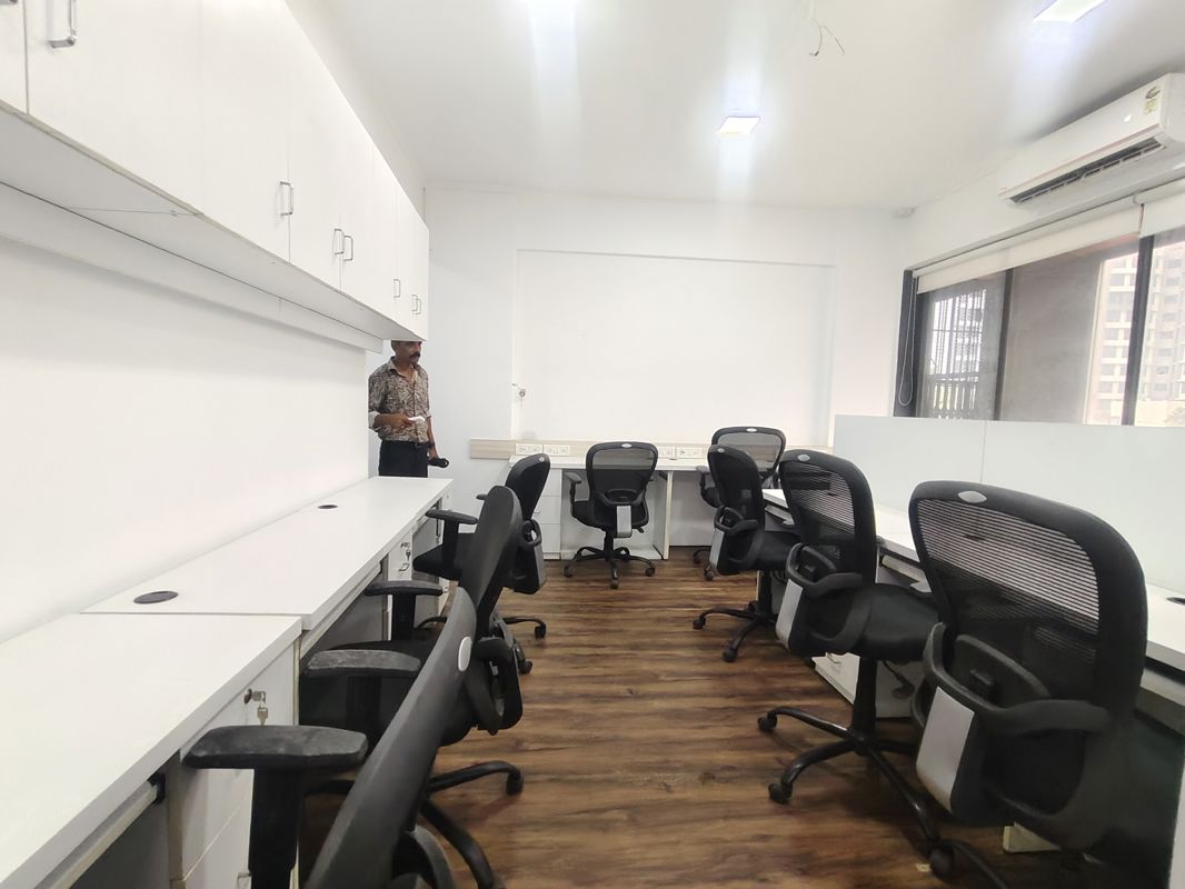 Office Space For Rent in Knox Plaza