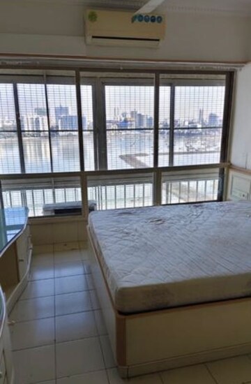 Room in 3 BHK Apartment at Cuffe Parade – for Rent