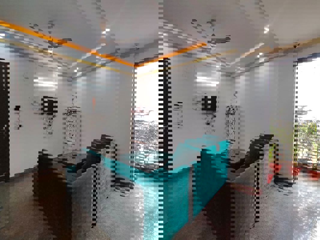 2 BHK Builder Floor For Rent in Saket