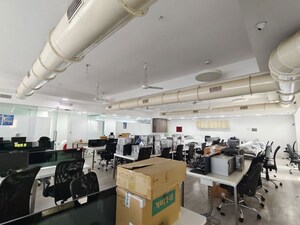  Office Space For Rent in Express Zone, Malad East