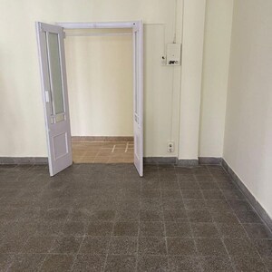 Room in 3 BHK Apartment at Churchgate – for Sale