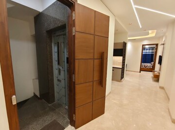 Room in 2 BHK Builder Floor at Lajpat Nagar – for Sale