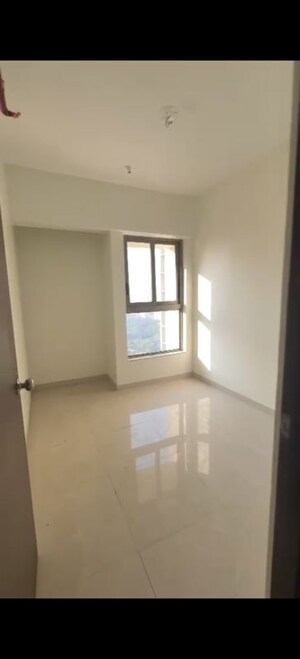 Room in 4 BHK Apartment at Kalpataru Paramount, Kapur Bawdi – for Sale