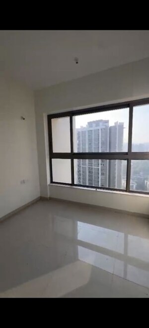 Room in 4 BHK Apartment at Kalpataru Paramount, Kapur Bawdi – for Sale