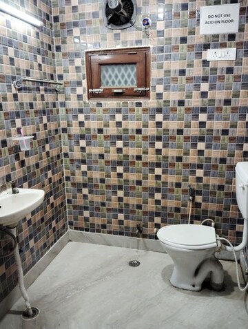 Bathroom in 1.5 BHK Independent House at Sector 55 – for Rent